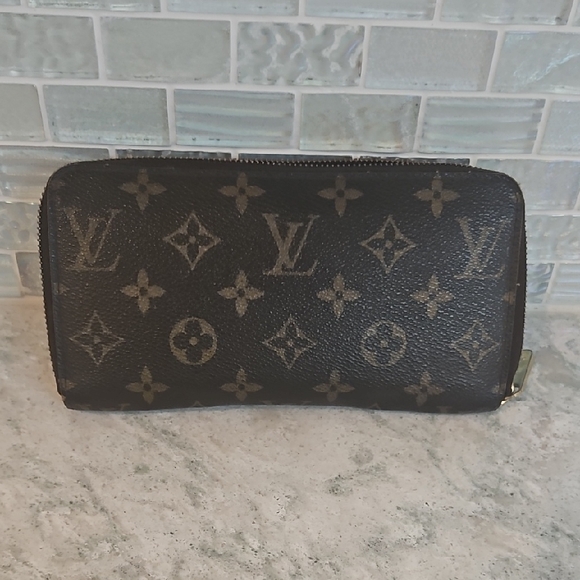 Louis Vuitton Tan and Brown Monogram Zipper Wallet 8x4 - Picture 6 of 16